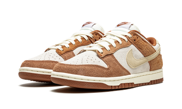 NIKE DUNK LOW PREMIUM 'MEDIUM CURRY' — Stock