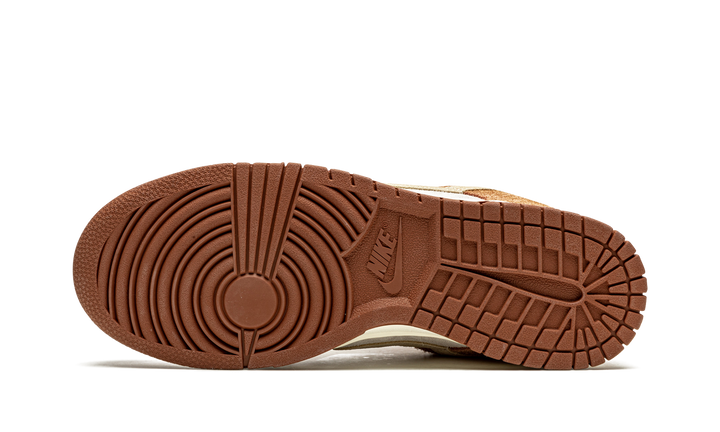 NIKE DUNK LOW PREMIUM &