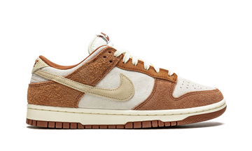 NIKE DUNK LOW PREMIUM 'MEDIUM CURRY' — Stock