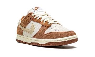 NIKE DUNK LOW PREMIUM 'MEDIUM CURRY' — Stock