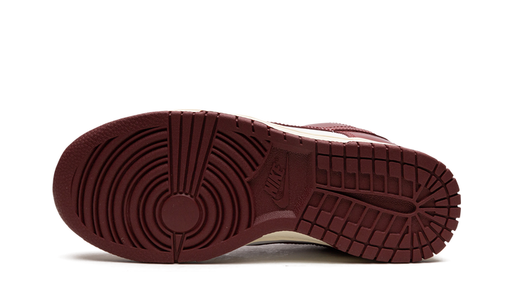 NIKE DUNK LOW PRM TEAM RED