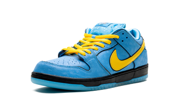NIKE DUNK LOW PRO SB X THE POWERPUFF GIRLS BUBBLES — Stock