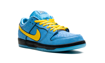 NIKE DUNK LOW PRO SB X THE POWERPUFF GIRLS BUBBLES — Stock