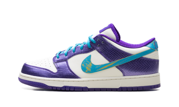 NIKE DUNK LOW PROTRO KOBE BRYANT DRAFT DAY — Stock