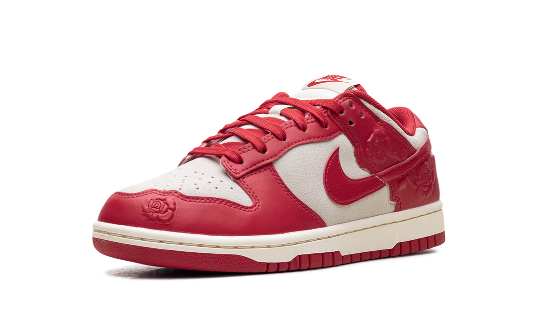 NIKE DUNK LOW RED ROSES (WOMEN&
