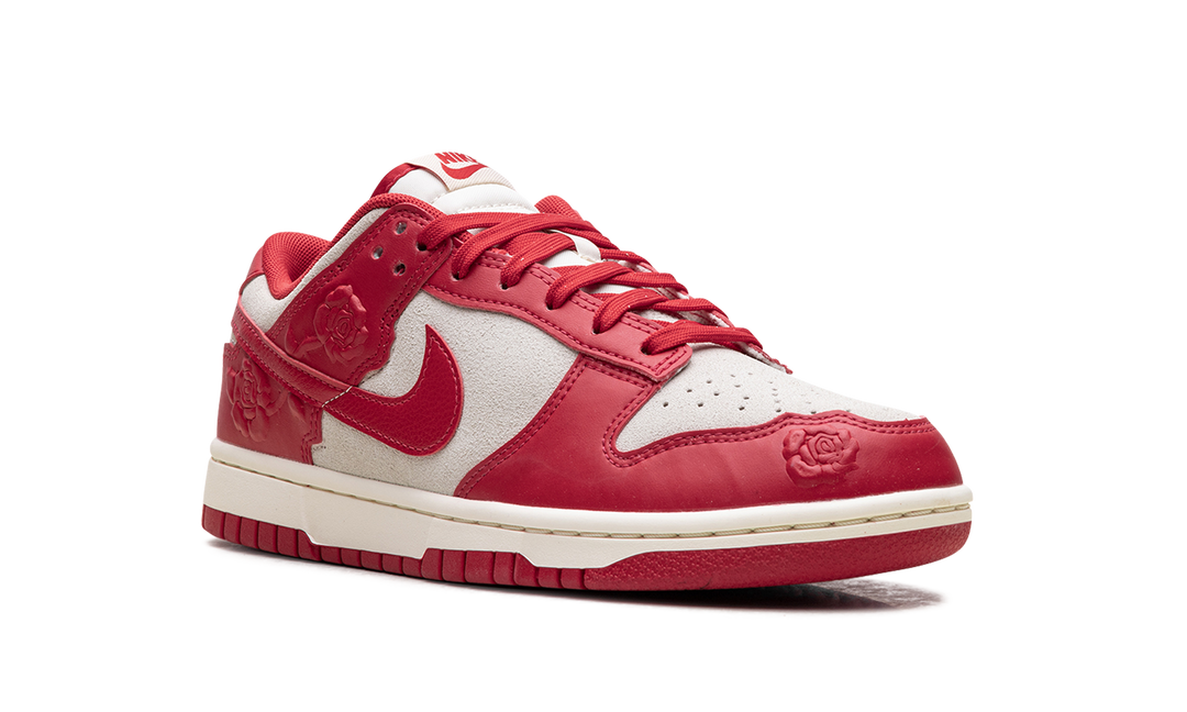 NIKE DUNK LOW RED ROSES (WOMEN&