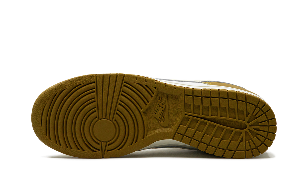 NIKE DUNK LOW RETRO BRONZINE — Stock 