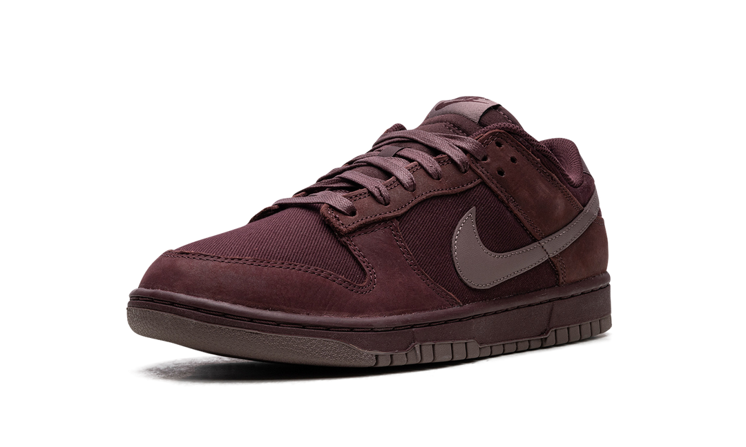 NIKE DUNK LOW RETRO PREMIUM BURGUNDY CRUSH