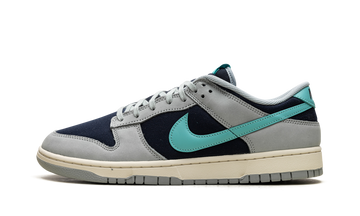 NIKE DUNK LOW RETRO PREMIUM LIGHT PUMICE GREEN FROST — Stock