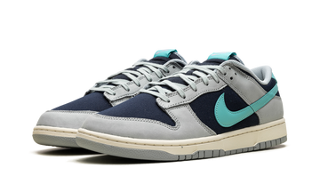NIKE DUNK LOW RETRO PREMIUM LIGHT PUMICE GREEN FROST — Stock