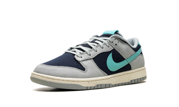 NIKE DUNK LOW RETRO PREMIUM LIGHT PUMICE GREEN FROST — Stock