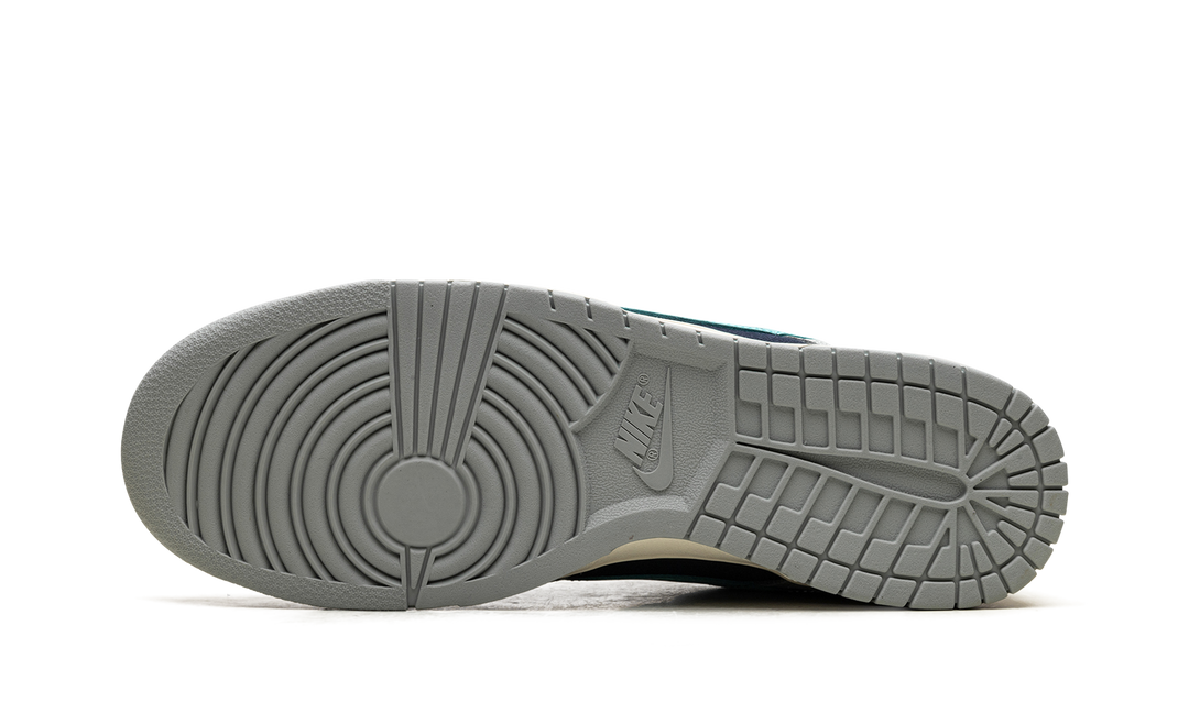 NIKE DUNK LOW RETRO PREMIUM LIGHT PUMICE GREEN FROST