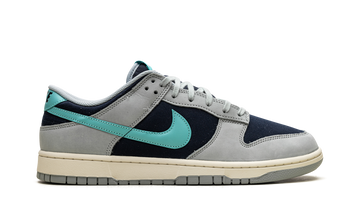 NIKE DUNK LOW RETRO PREMIUM LIGHT PUMICE GREEN FROST — Stock