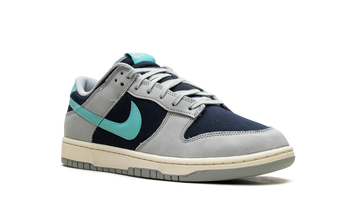 NIKE DUNK LOW RETRO PREMIUM LIGHT PUMICE GREEN FROST — Stock