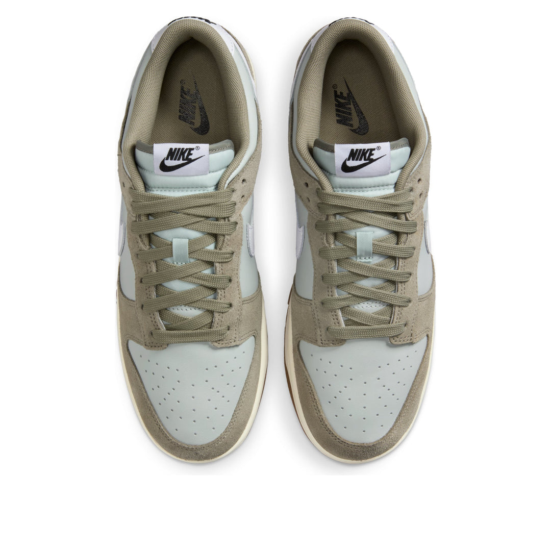 NIKE DUNK LOW RETRO SE LIGHT SILVER LIGHT ARMY SAIL WHITE