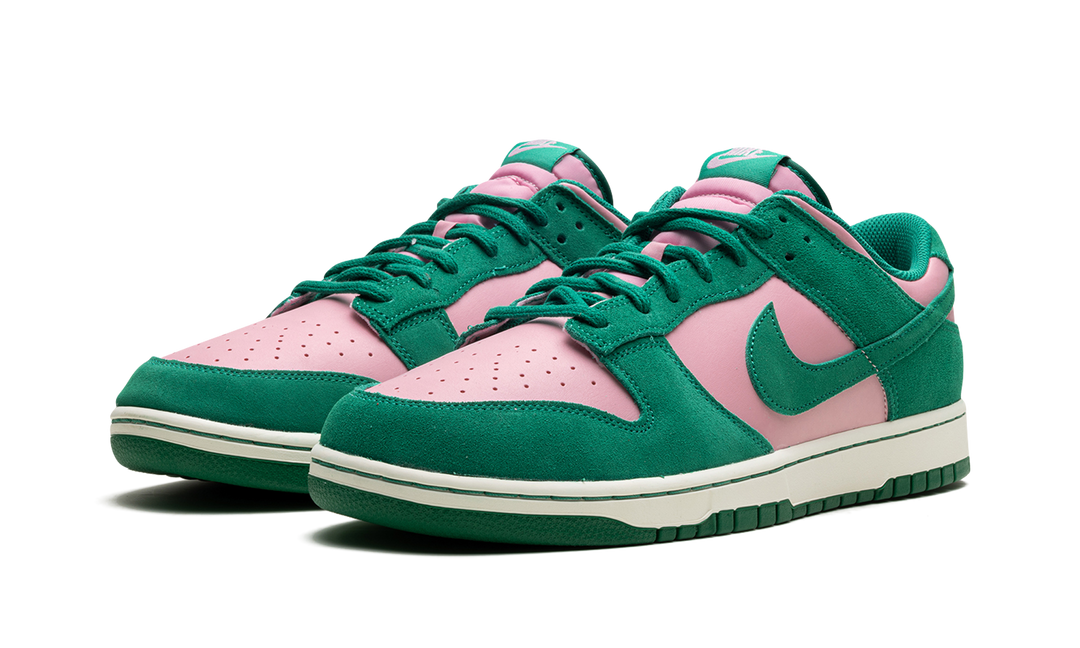 NIKE DUNK LOW RETRO SE MEDIUM SOFT PINK MALACHITE