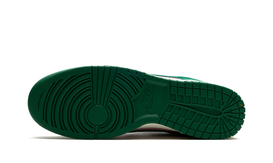 NIKE DUNK LOW RETRO SE MEDIUM SOFT PINK MALACHITE