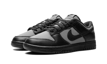 NIKE DUNK LOW RETRO SE OFF NOIR SMOKE GREY — Stock