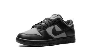 NIKE DUNK LOW RETRO SE OFF NOIR SMOKE GREY — Stock