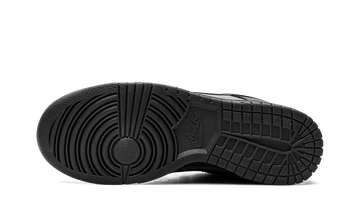 NIKE DUNK LOW RETRO SE OFF NOIR SMOKE GREY — Stock