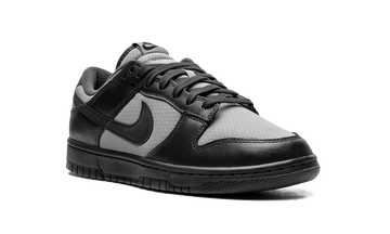 NIKE DUNK LOW RETRO SE OFF NOIR SMOKE GREY — Stock