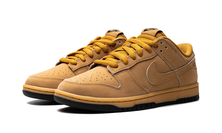 NIKE DUNK LOW RETRO SE WHEAT GUM
