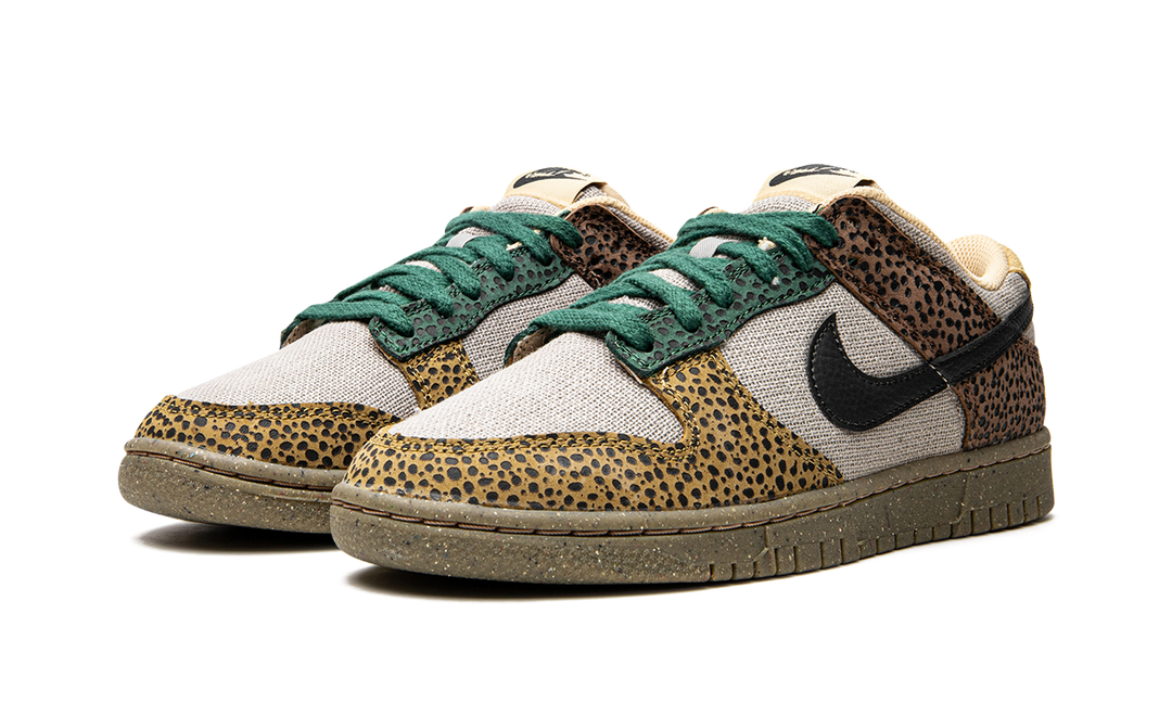 NIKE DUNK LOW SAFARI GOLDEN MOSS — Stock 