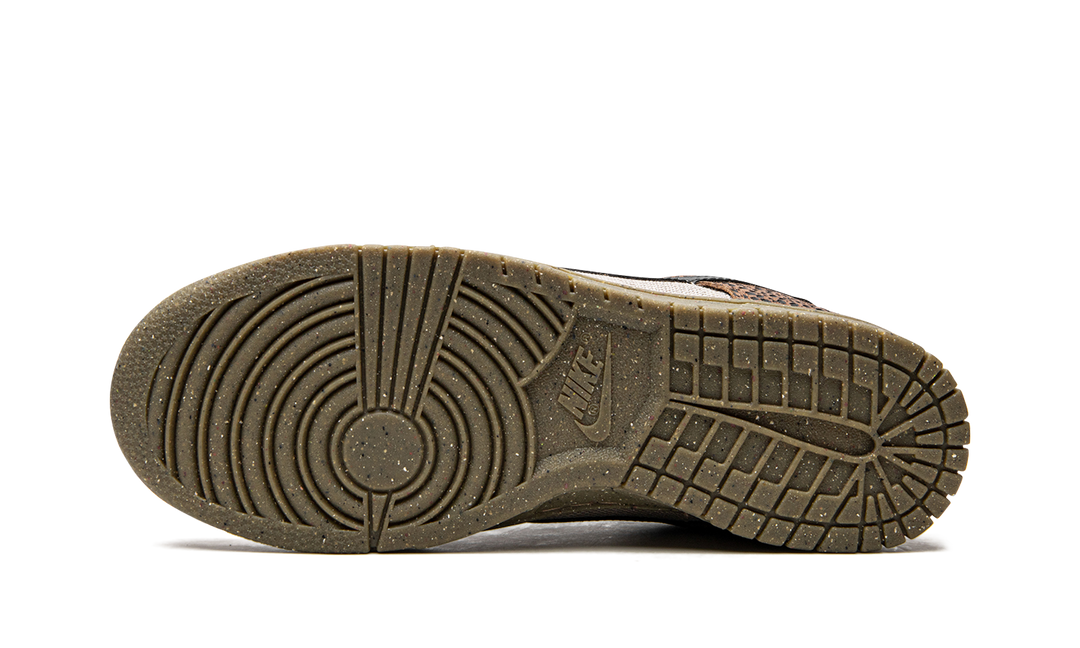 NIKE DUNK LOW SAFARI GOLDEN MOSS — Stock 