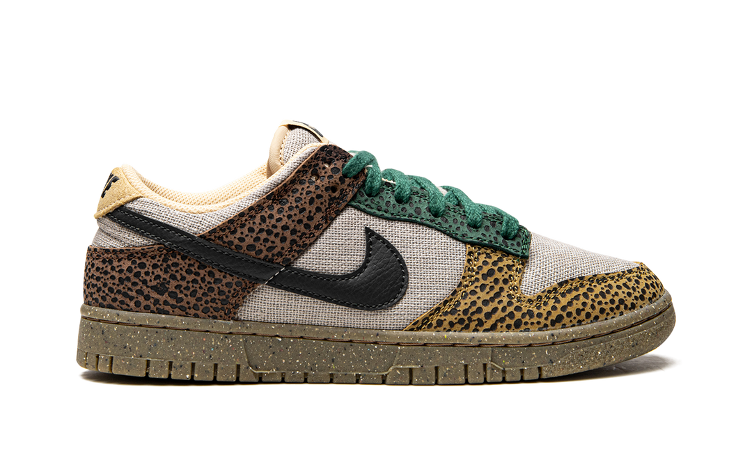 NIKE DUNK LOW SAFARI GOLDEN MOSS — Stock 