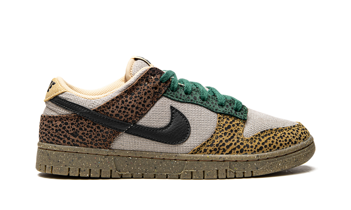 NIKE DUNK LOW SAFARI GOLDEN MOSS — Stock 