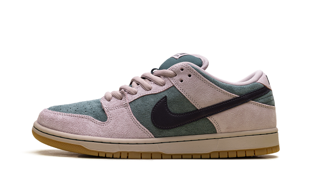 NIKE DUNK LOW SB &