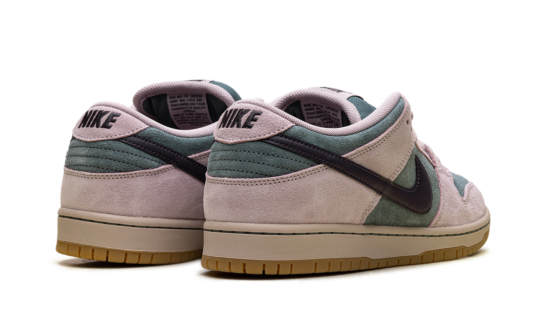 NIKE DUNK LOW SB &