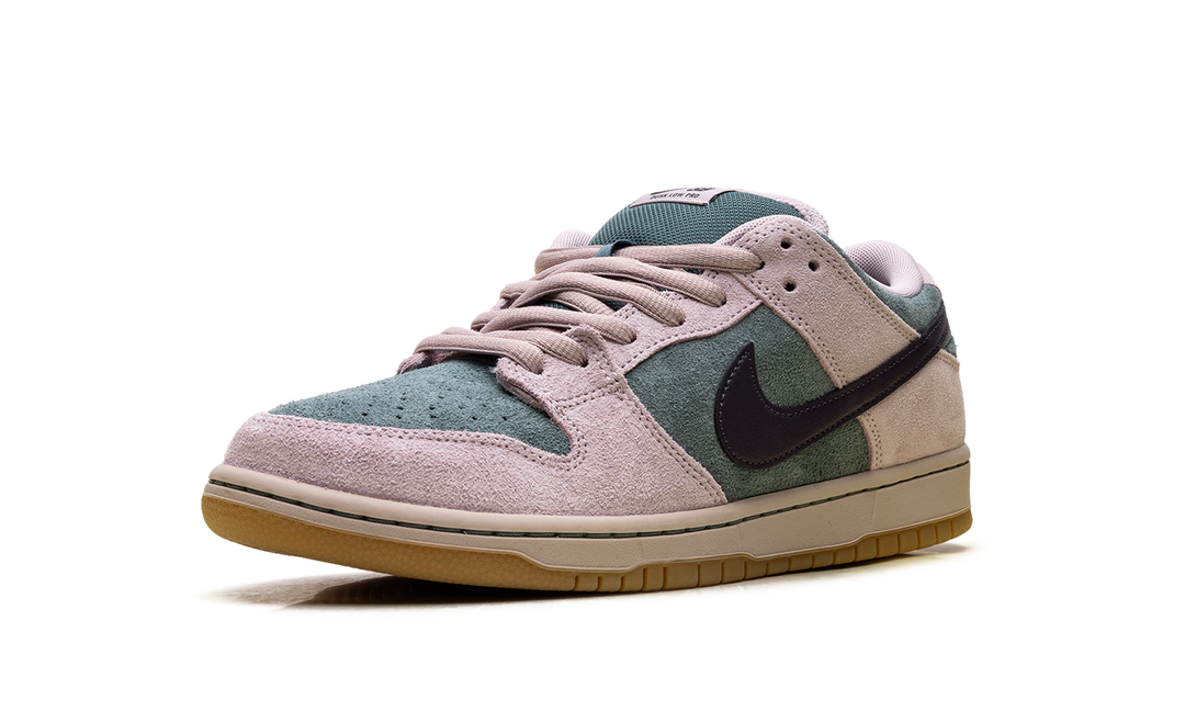 NIKE DUNK LOW SB &