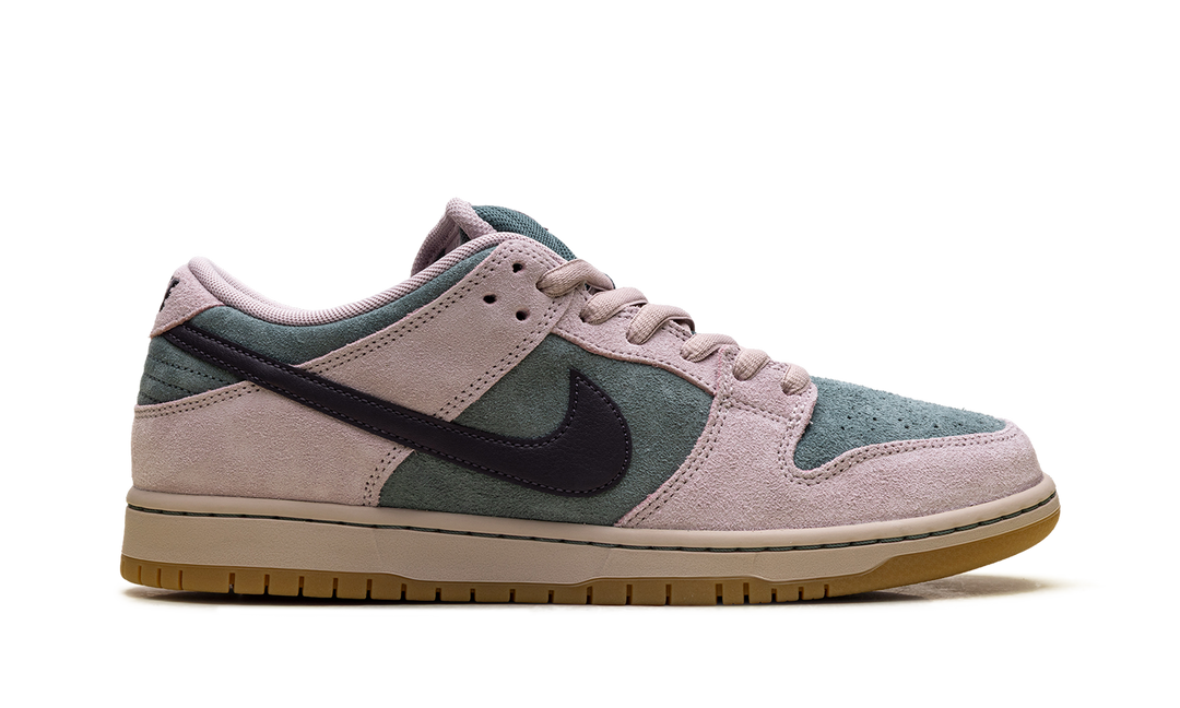 NIKE DUNK LOW SB &