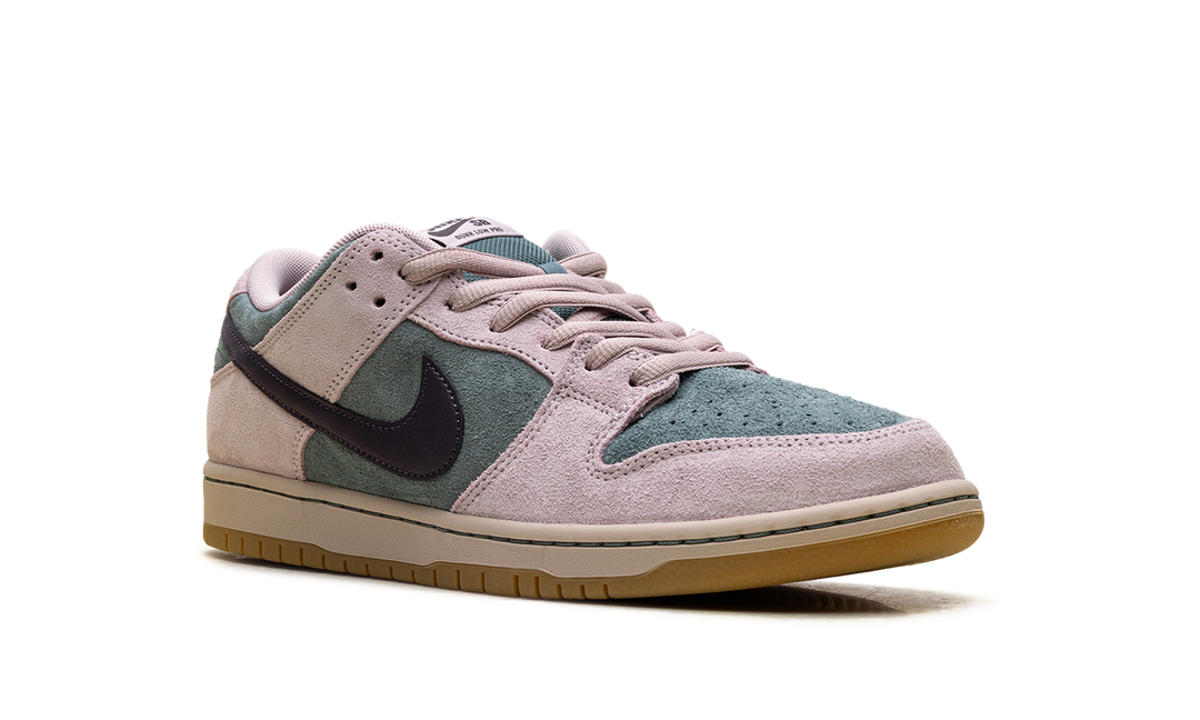 NIKE DUNK LOW SB &
