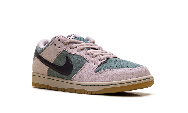 NIKE DUNK LOW SB &