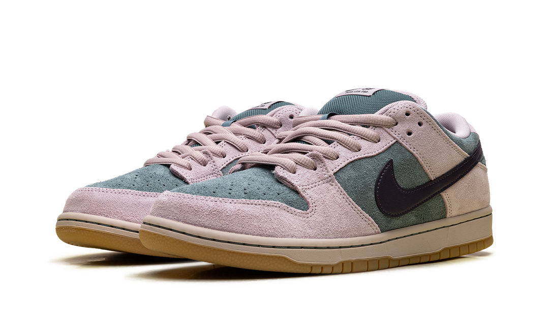 NIKE DUNK LOW SB &