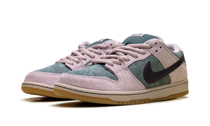 NIKE DUNK LOW SB &