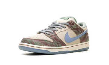 NIKE DUNK LOW SB X CRENSHAW SKATE CLUB — Stock