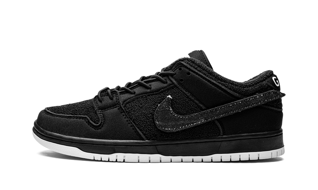 NIKE DUNK LOW SB X GNARHUNTERS