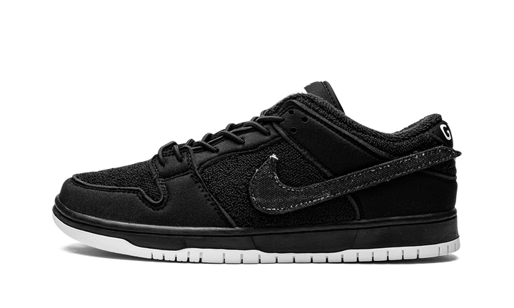 NIKE DUNK LOW SB X GNARHUNTERS