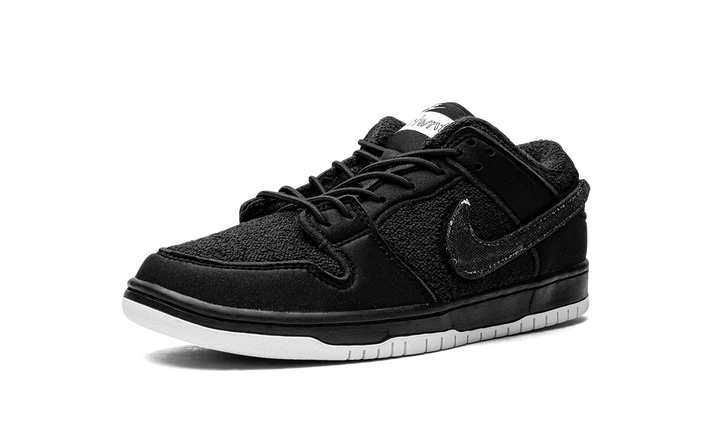 NIKE DUNK LOW SB X GNARHUNTERS