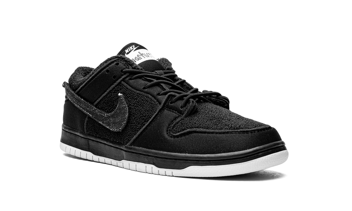 NIKE DUNK LOW SB X GNARHUNTERS