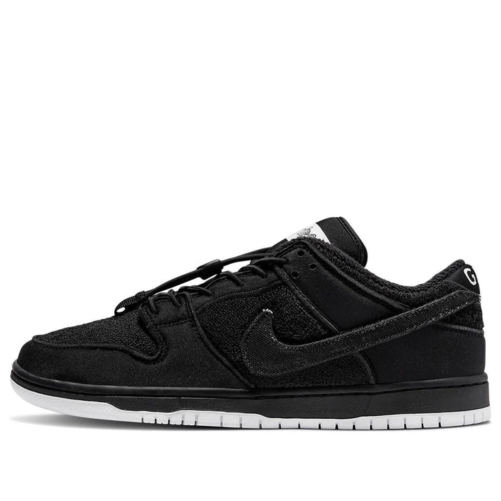 NIKE DUNK LOW SB X GNARHUNTERS