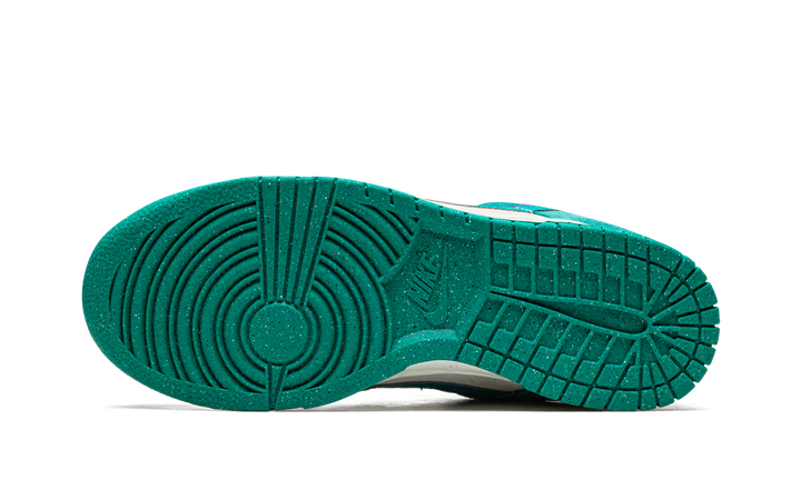 NIKE DUNK LOW SE 85 BONE GREEN WOMENS