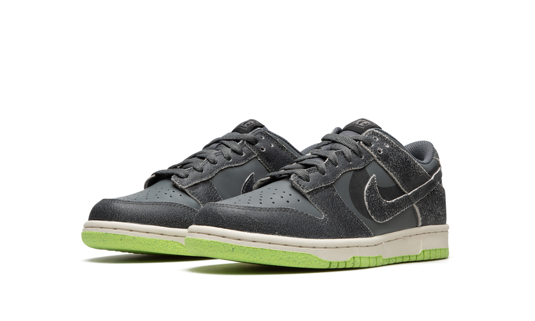 NIKE DUNK LOW SE IRON GREY SCREAM GREEN GS