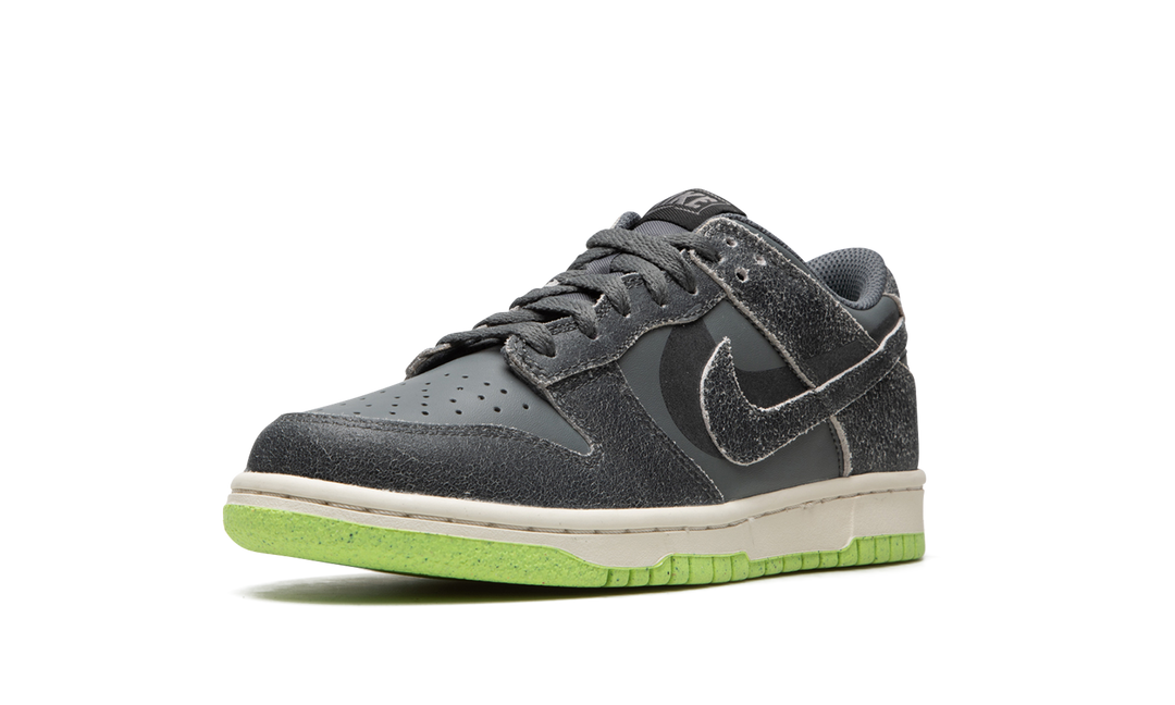 NIKE DUNK LOW SE IRON GREY SCREAM GREEN GS