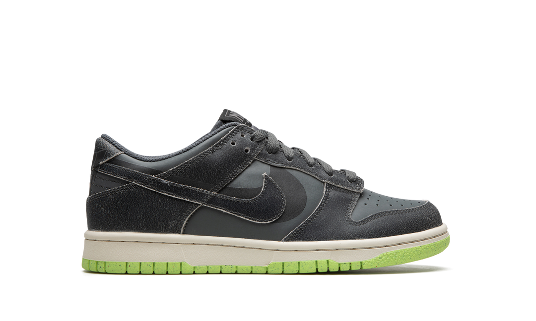 NIKE DUNK LOW SE IRON GREY SCREAM GREEN GS
