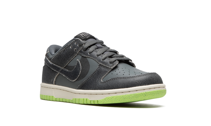 NIKE DUNK LOW SE IRON GREY SCREAM GREEN GS