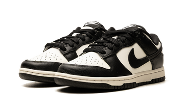 NIKE DUNK LOW SE PANDA CHERRY CHARM WOMENS — Stock